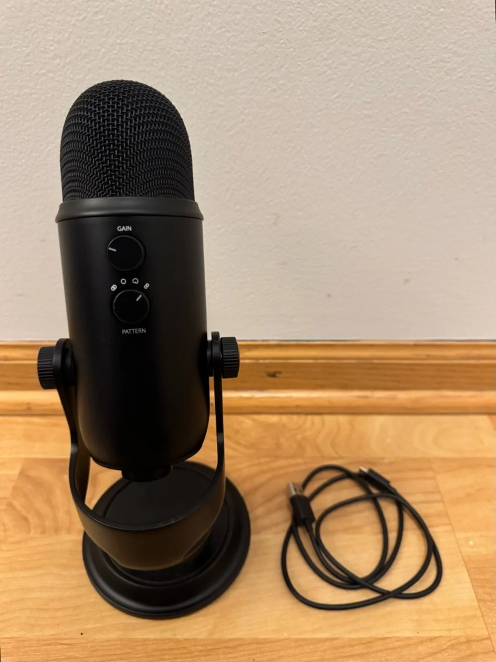 Blue Microphones Yeti USB Microphone in the Blackout finish